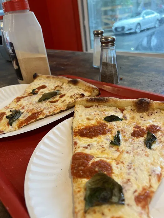 La Traviata Pizzeria Picture 2