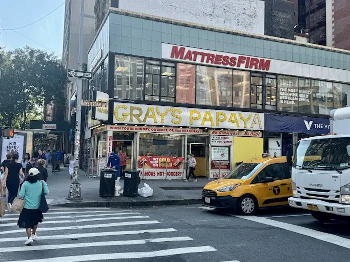 Gray's Papaya Picture 7