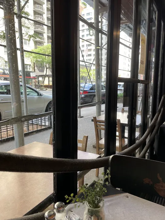 Sutton Cafe Picture 5