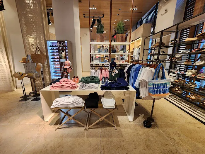 Tommy Bahama Restaurant, Bar & Store Picture 7