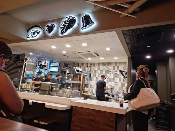 Taco Bell Cantina Picture 3