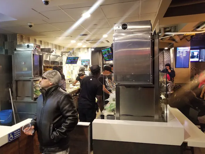 Taco Bell Cantina Picture 10