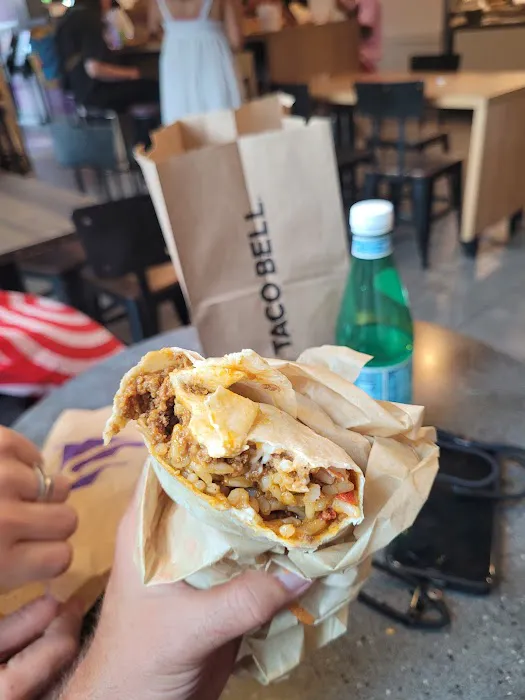 Taco Bell Cantina Picture 7
