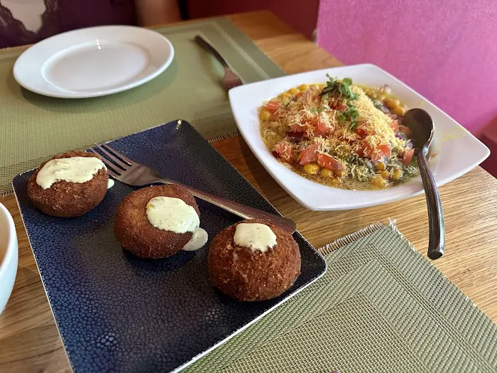 Saar Indian Cuisine & Bar Picture 4