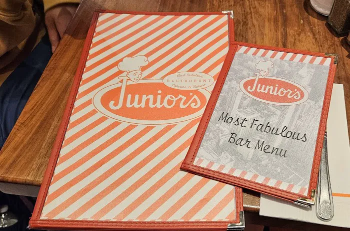 Junior's Restaurant and Bakery Picture 3