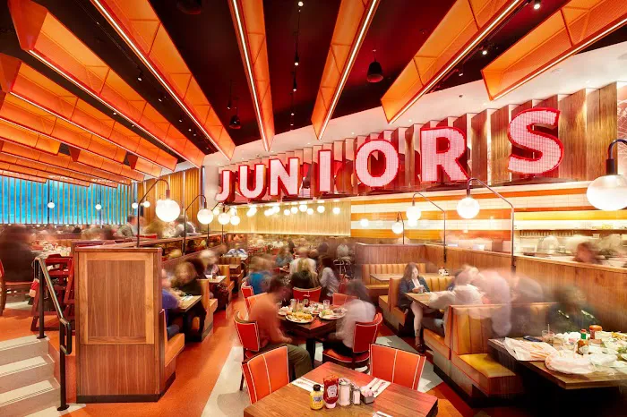 Junior's Restaurant and Bakery Picture 6