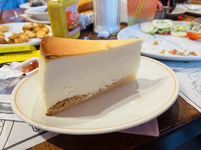 Junior's Restaurant and Bakery Picture 9