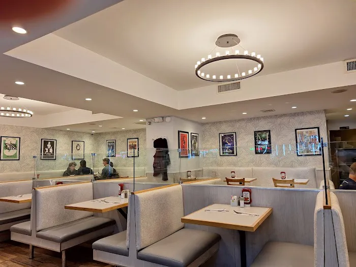 Cosmic Diner Picture 10
