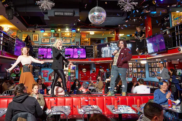 Ellen's Stardust Diner Picture 5