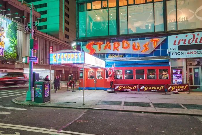 Ellen's Stardust Diner Picture 6