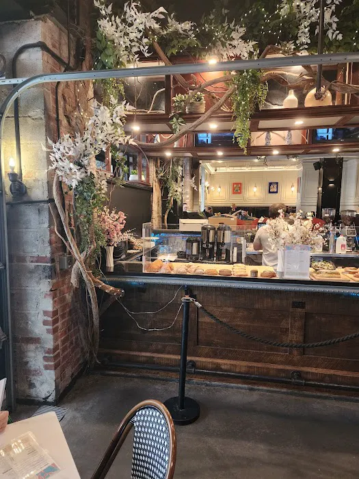 Le Lis Cafe Picture 1