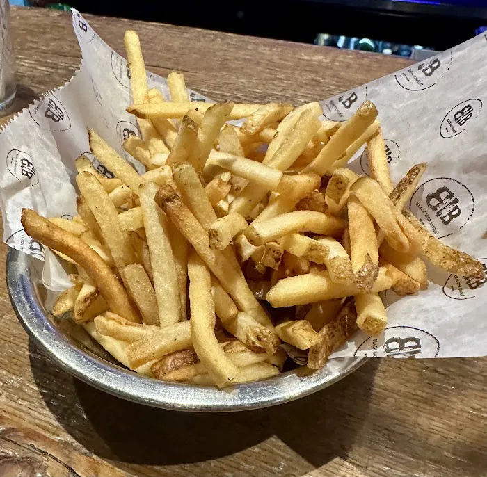 Black Iron Burger Theater District | Hamburger restaurant Bar Picture 10