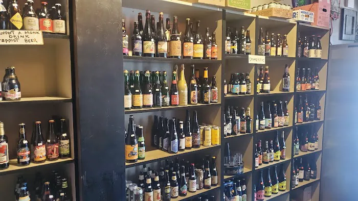 City Hops Craft Beer and Wine Bar Picture 5