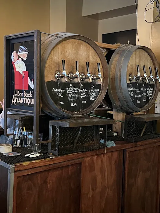 City Hops Craft Beer and Wine Bar Picture 10