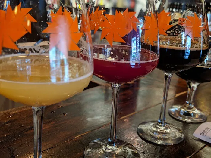 City Hops Craft Beer and Wine Bar Picture 4