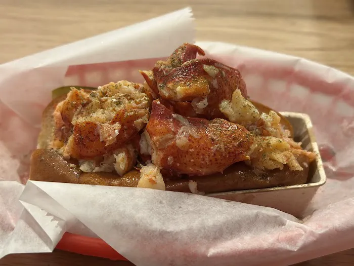Luke's Lobster at Rockefeller Center Picture 3