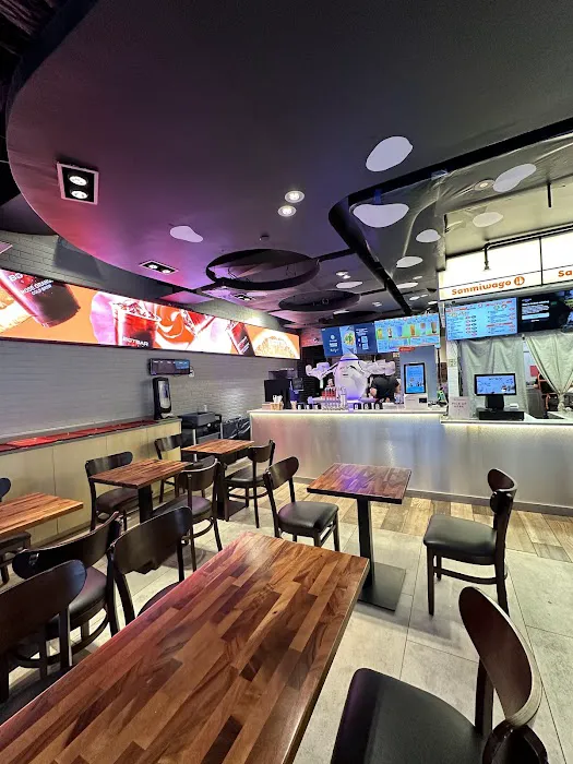 Sanmiwago / Botbar Kitchen Picture 1