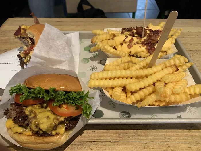 Shake Shack 1700 Broadway - 53rd & 7th Picture 6