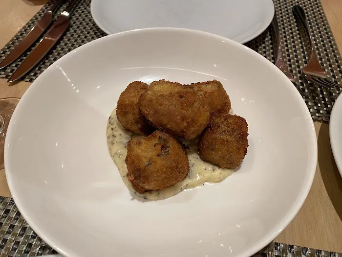 FIG & OLIVE | Fifth Avenue Picture 2