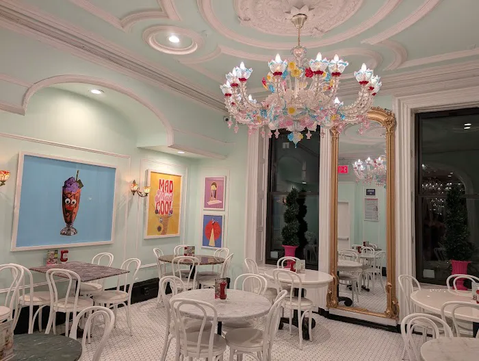 Serendipity 3 - Upper East Side Picture 3