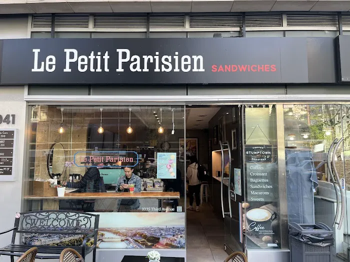 Le Petit Parisien Picture 1