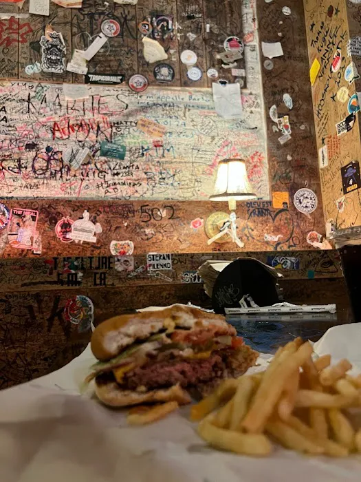 burger joint Picture 4