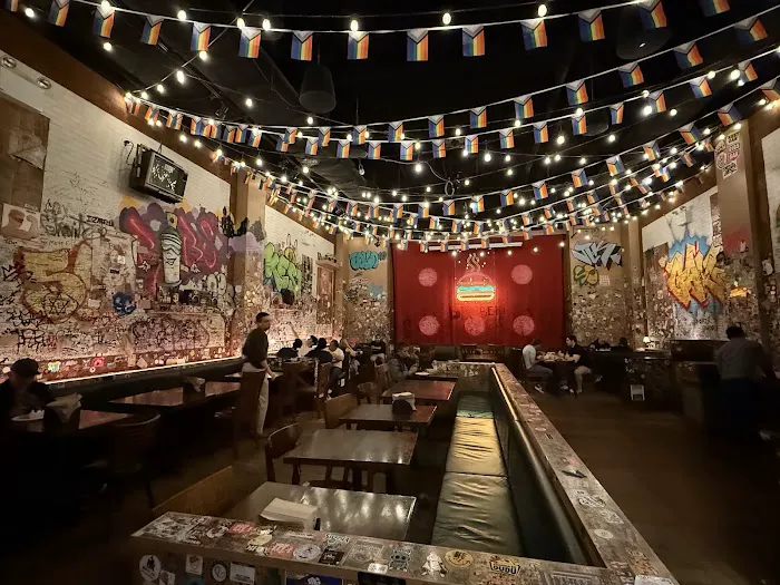 burger joint Picture 2