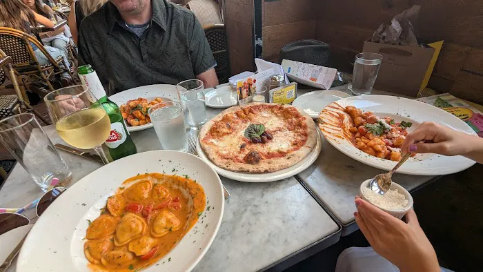 Serafina Fabulous Pizza 79th (UES) Picture 5