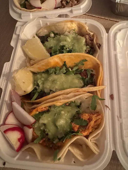 Tacos y Quesadillas Picture 2