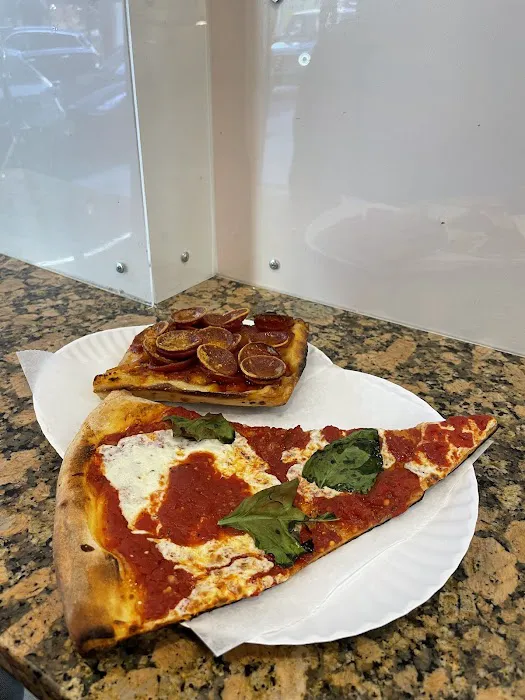 Village Square Pizza - Upper East Side Picture 2