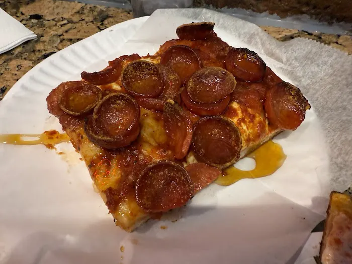 Village Square Pizza - Upper East Side Picture 4