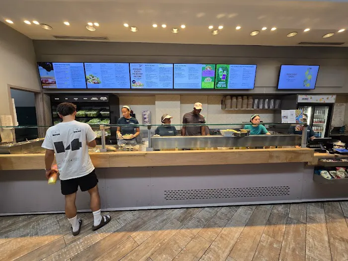 Chopt Creative Salad Co. Picture 1
