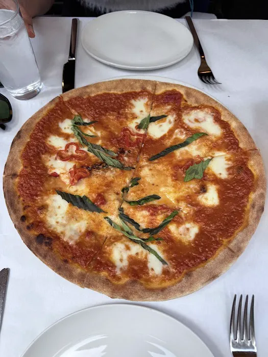 Serafina Always 61st (UES) Picture 9