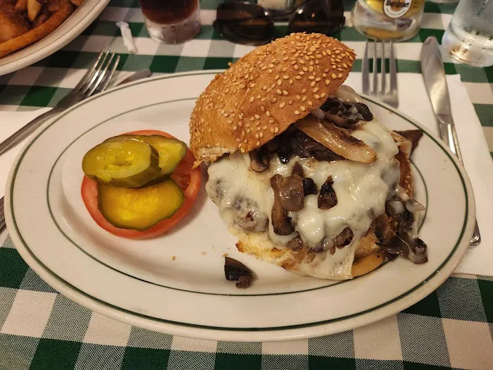 Luke's Bar & Grill Picture 4