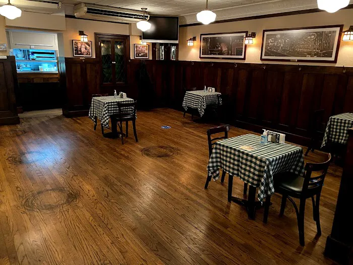 Luke's Bar & Grill Picture 10