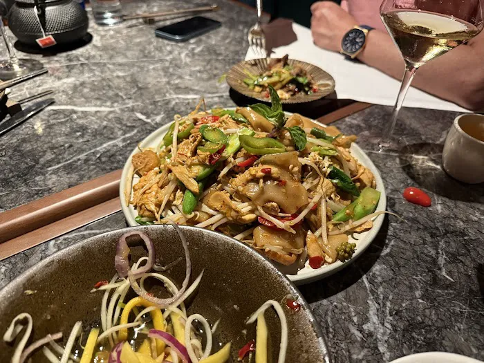 Aves Thai & Asian Fusion restaurant Picture 7