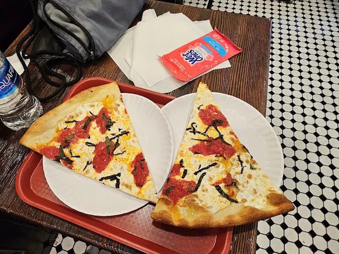 Mimi's Pizza (3rd Ave & 86th) Picture 4
