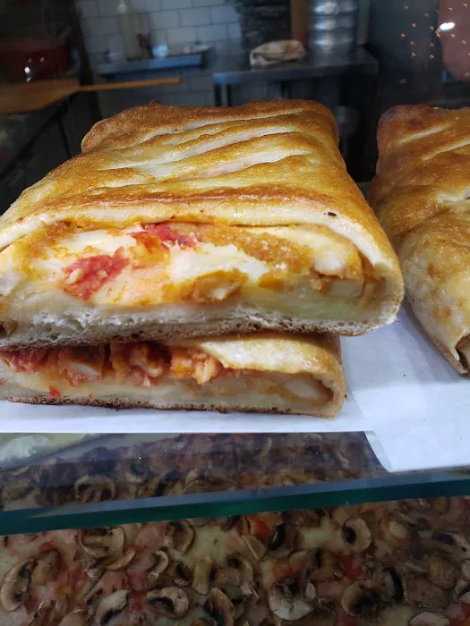 Famous Famiglia Pizzeria Picture 4