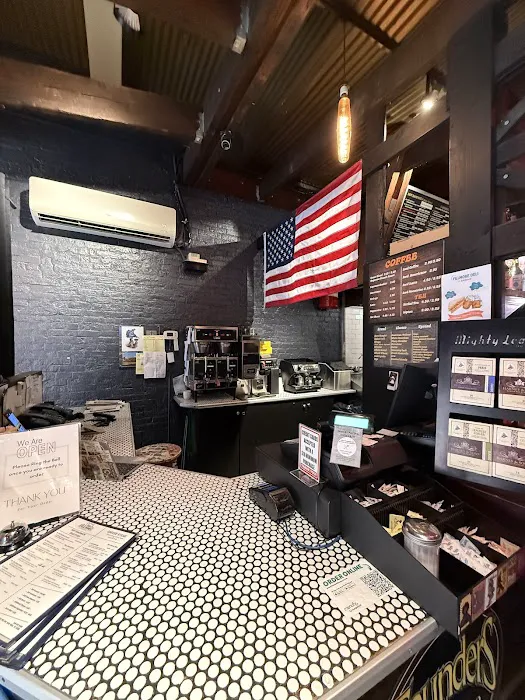 Fillmore Deli & Backroom Picture 5