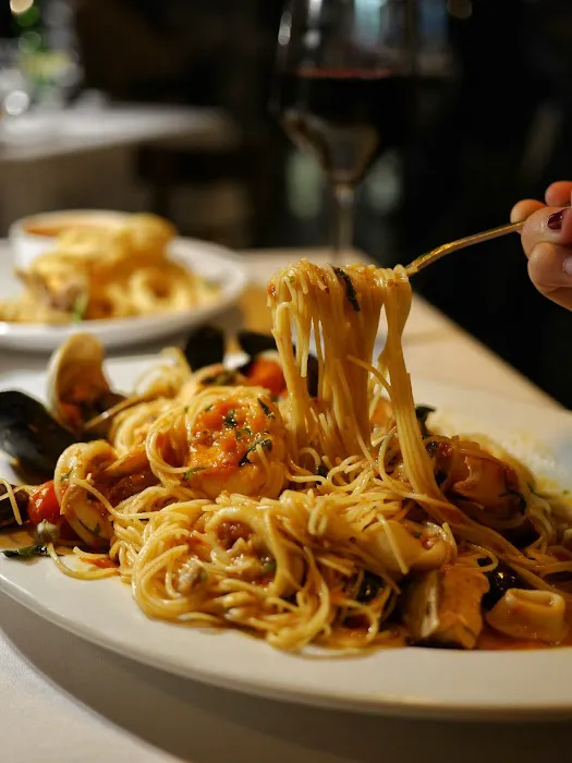 Trattoria iL Gusto Wine Bar Picture 7