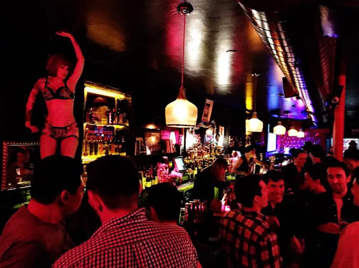 Ethyl's Bar & Restaurant Picture 3