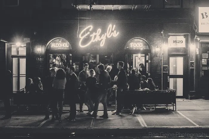 Ethyl's Bar & Restaurant Picture 1