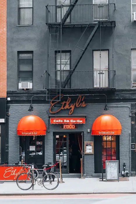 Ethyl's Bar & Restaurant Picture 4