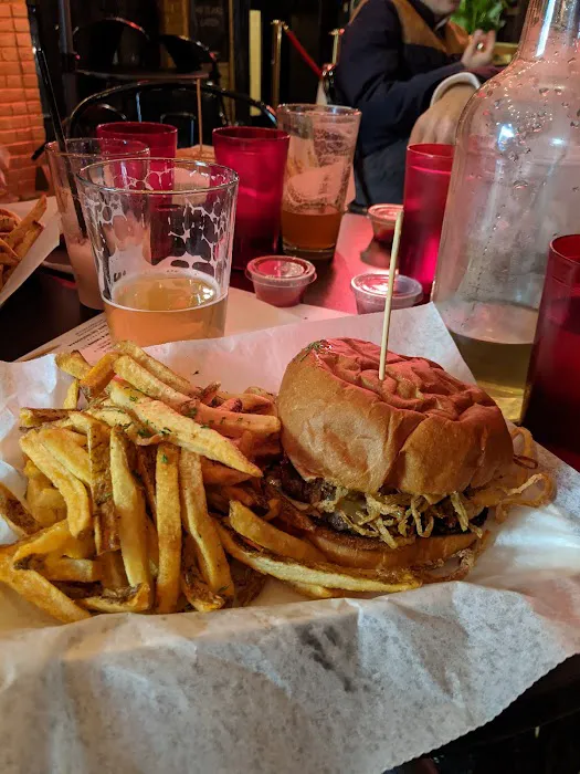 Ethyl's Bar & Restaurant Picture 6