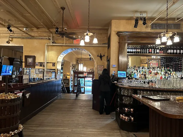 Carmine's - Upper West Side Picture 5