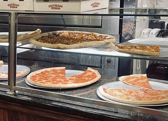 Gotham Pizza Picture 4