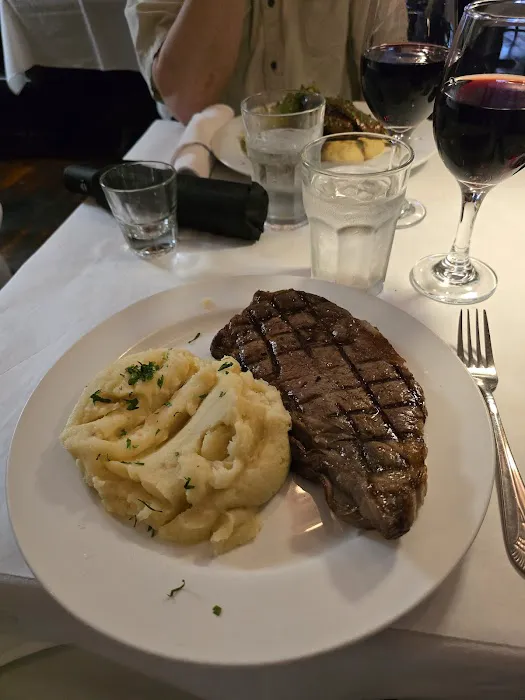 Talia's Steakhouse and Bar Picture 2