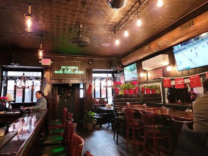 Meller’s Sports Hub and Grill Picture 3