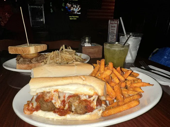 Meller’s Sports Hub and Grill Picture 10