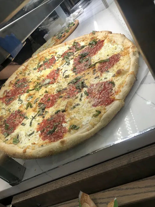 Heavenly Market & Pizza Picture 7